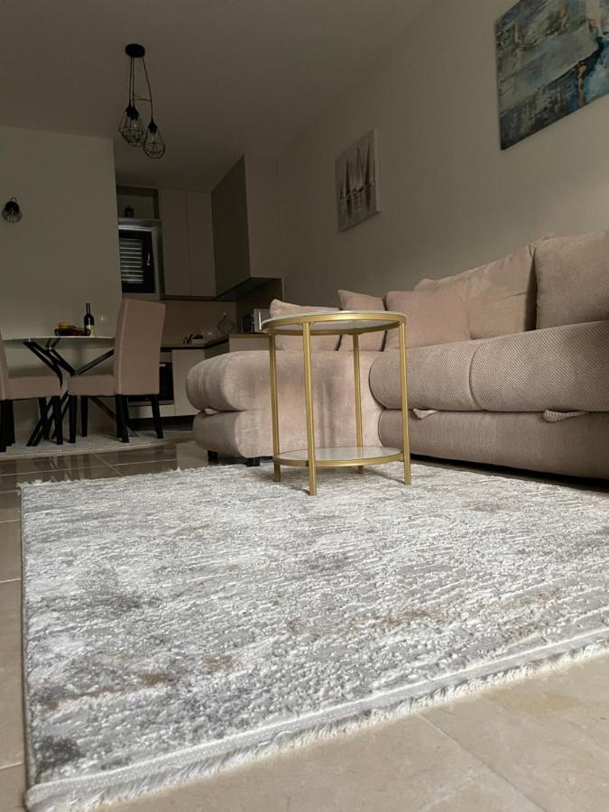 Apartment Pul *