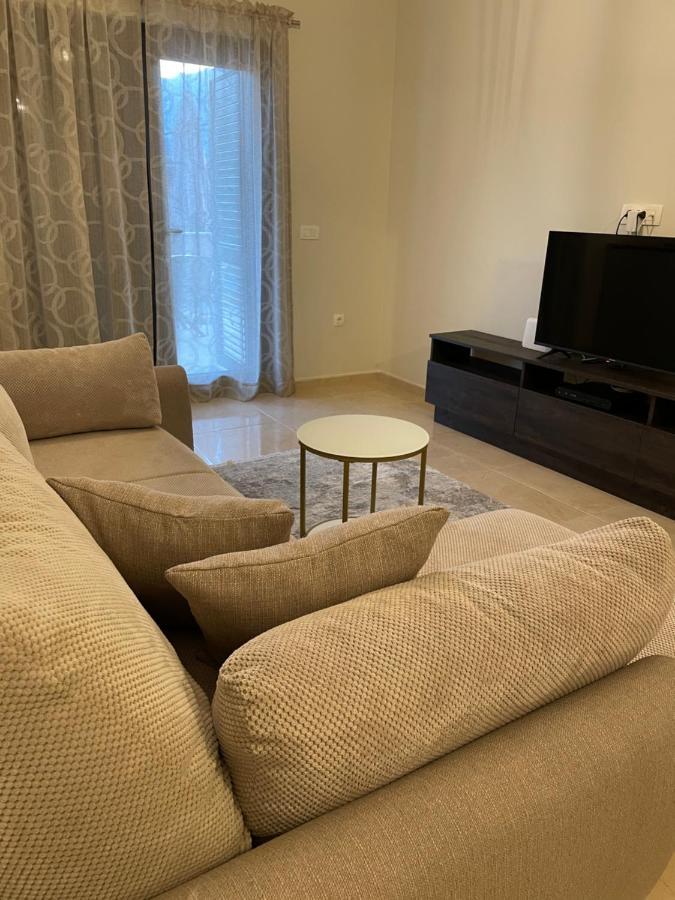 Pul Apartment *
